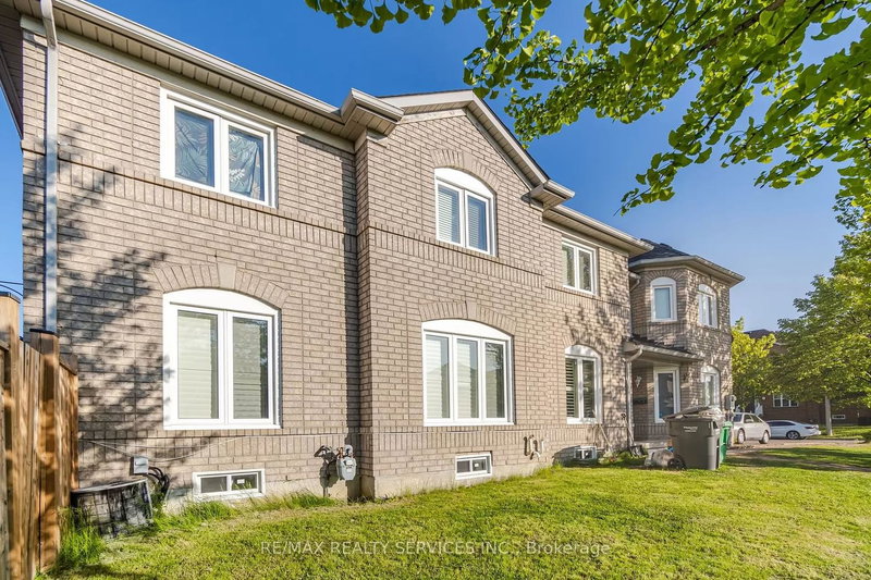 123 Oatfield Rd S, Brampton, L6R 1Y6 | Image 3