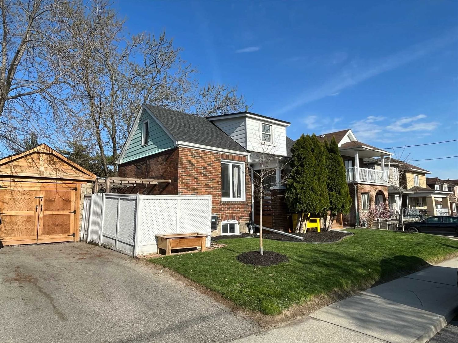 Listing photo 2