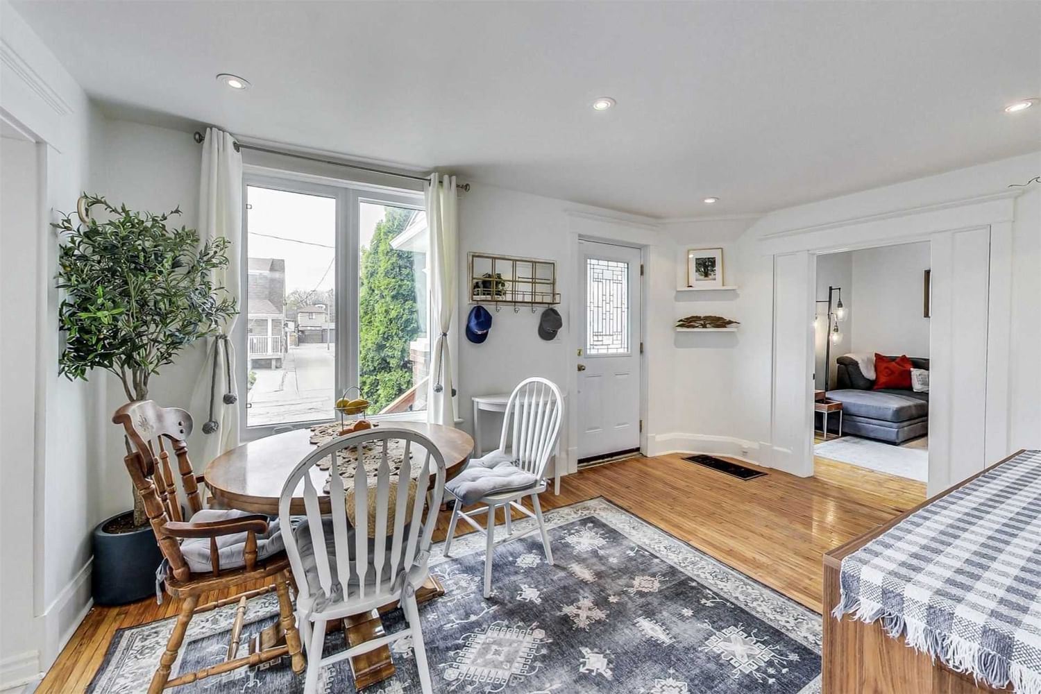 Listing Image 7