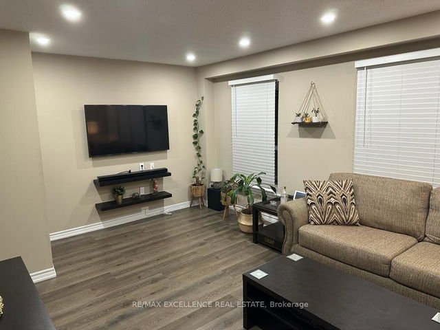 286 Fleetwood Crescent