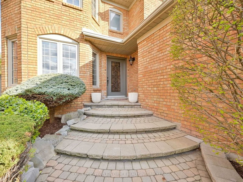 6300 Mccracken Dr, Mississauga, L5V 1X8 | Image 3