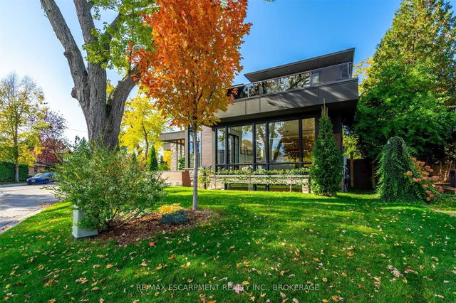 3279 Lakeland Crescent