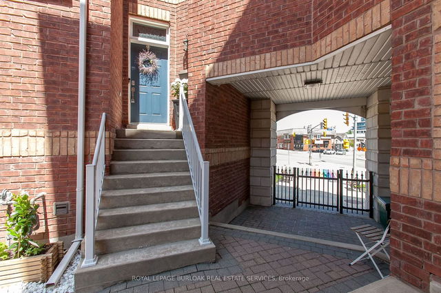 9 - 120 Bronte Road