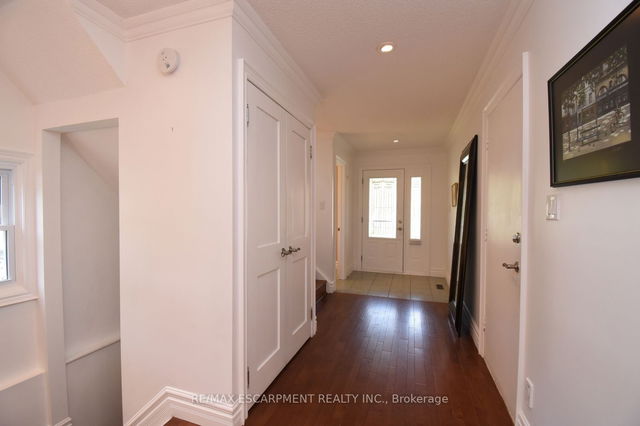 5 - 5411 Lakeshore Road