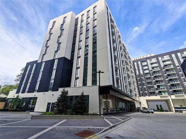 818 - 133 Bronte Road