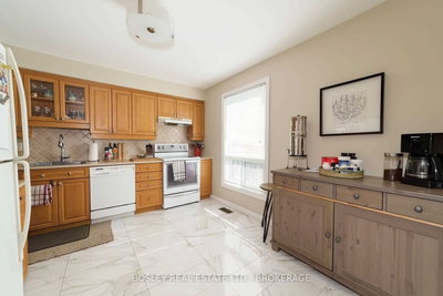 Townhouse sold at 107-701 Burnhamthorpe Road, Toronto, Ontario, M9C 2Z6 - Markland Wood - MLS: W6048775