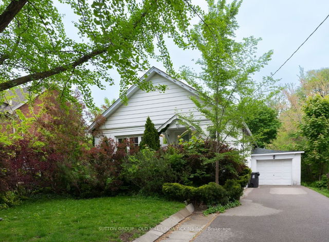 Main - 71 Royalavon Crescent