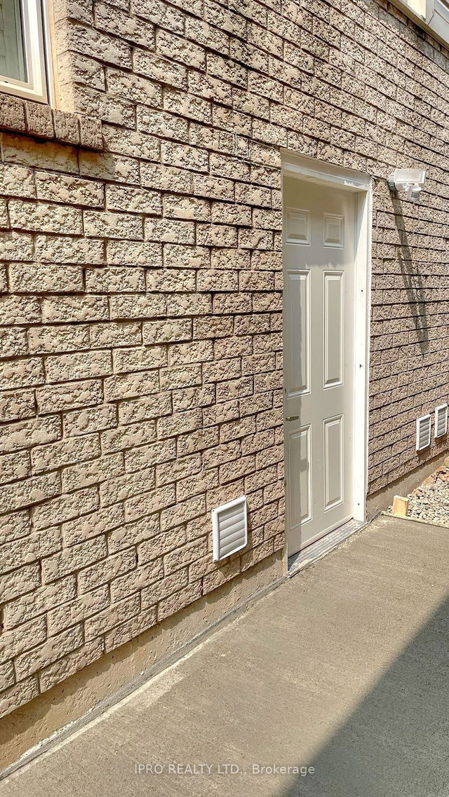 921 Bessy Trail