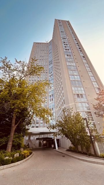 2506 - 3650 Kaneff Crescent