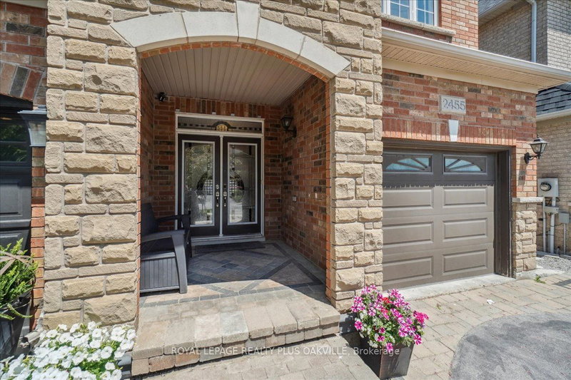 2455 Felhaber Cres, Oakville, L6H 7N8 | Image 3
