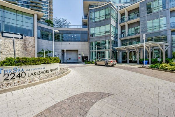 302 - 2240 Lakeshore Boulevard