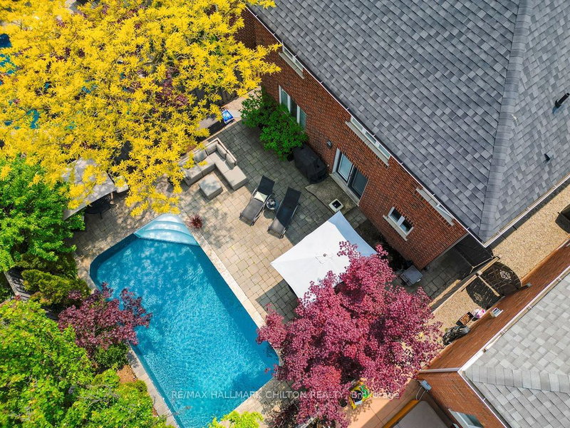 2202 Brookhaven Cres, Oakville, L6M 5B8 | Image 3