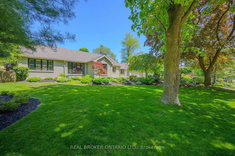 885 Long Dr, Burlington, L7T 3J8 | Image 3