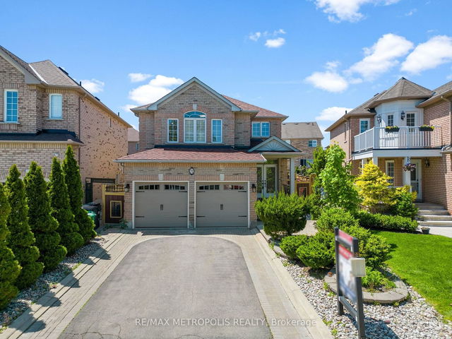 72 Fallstar Crescent