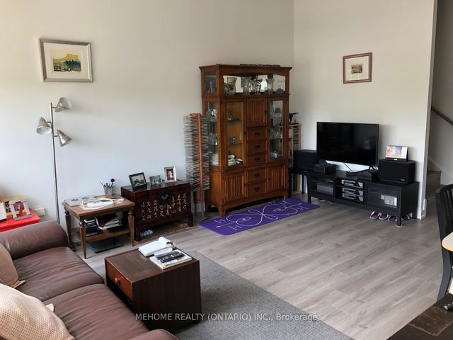 TH04 - 10 De Boers Drive