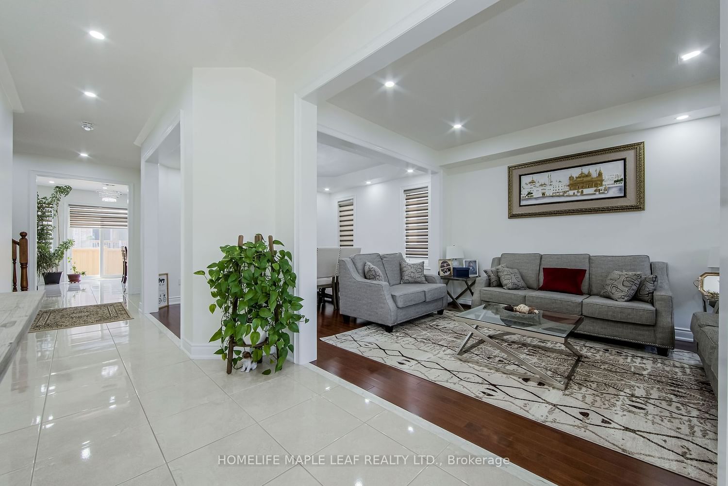 Listing Image 4