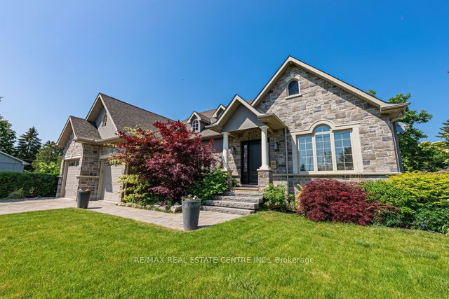 239 Kent Crescent