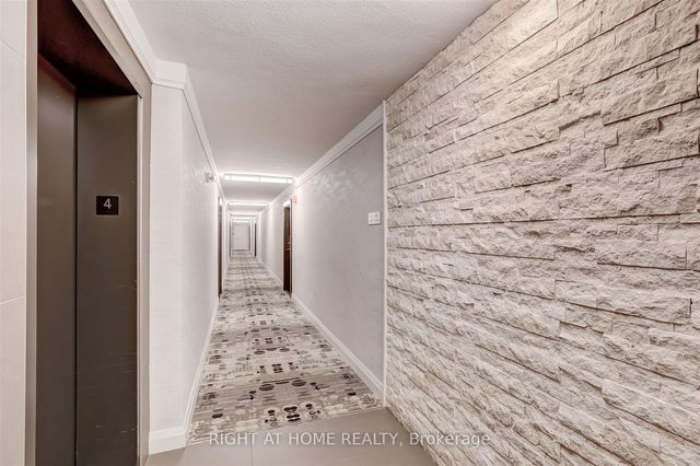 403 - 25 Four Winds Drive