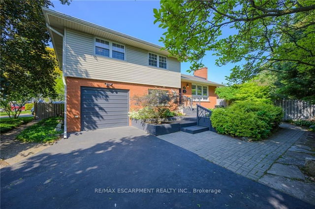 382 Fairlawn Crescent