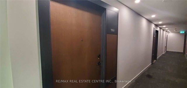 901 - 4065 Confederation Parkway