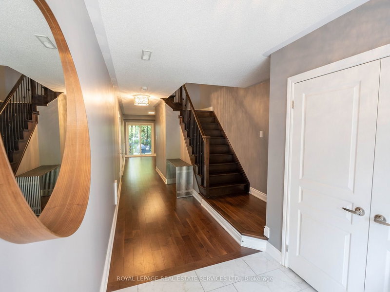 2083 Grange Dr, Mississauga, L5B 1P4 | Image 3