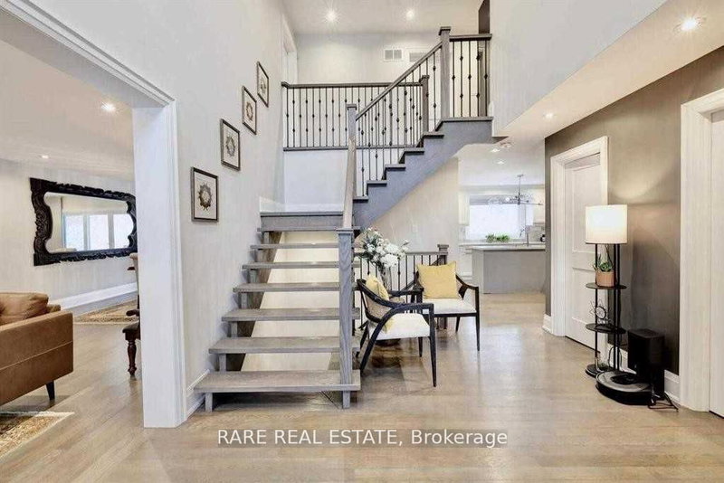 2068 Mississauga Rd, Mississauga, L5H 2K6 | Image 3