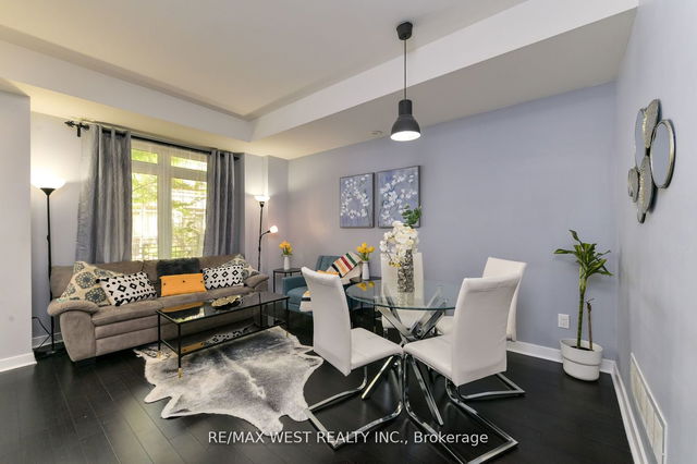 13 - 370 SQUARE ONE Drive
