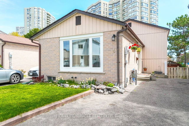 4 Helena Court