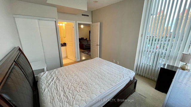 1003 - 220 Burnhamthorpe Road