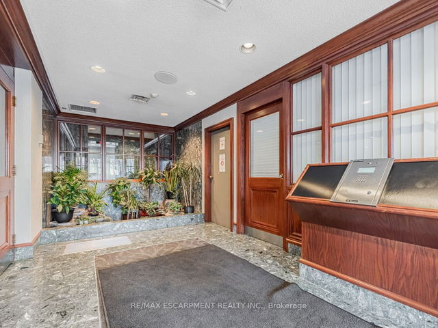 UPH7 - 880 Dundas Street