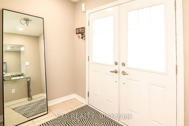 4622 Keystone Cres, Burlington, L7M 0L9 | Image 3