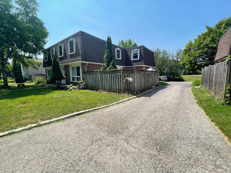 648-654 Francis Rd, Burlington, L7T 3X7 | Image 2