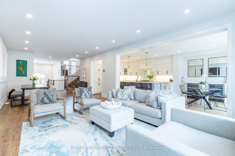 3329 Vernon Powell Dr, Oakville, L6H 0Y4 | Image 3