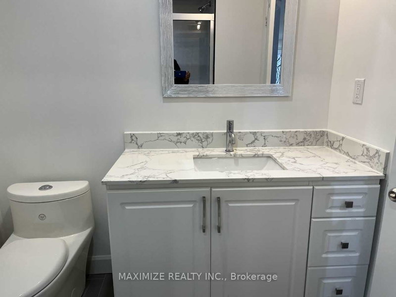 7287 Dellaport Dr, Mississauga, L4T 2Y4 | Image 2