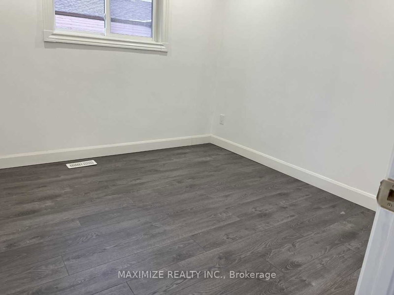 7287 Dellaport Dr, Mississauga, L4T 2Y4 | Image 3