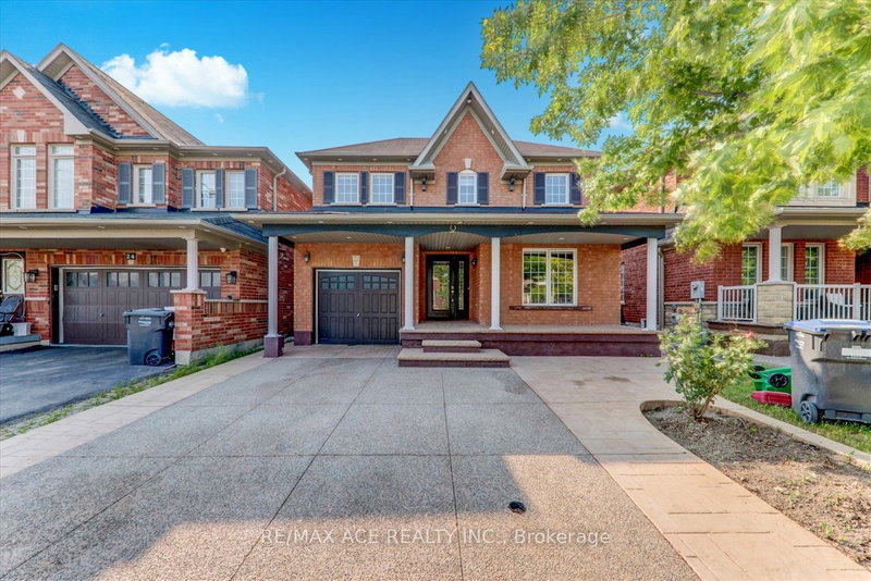 22 Beresford Cres N, Brampton, L6P 2M2 | Image 2