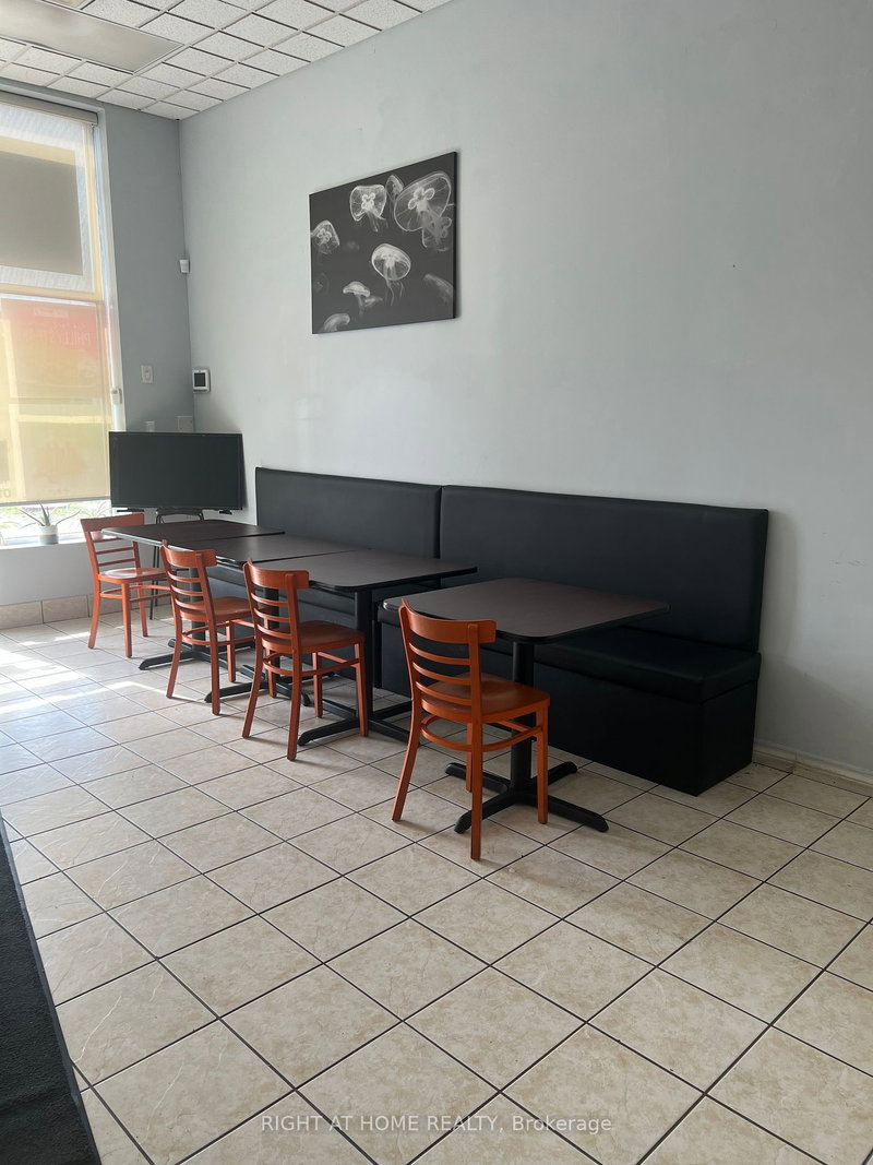 5A - 2013 Lawrence Ave W, Toronto, M9N 0A3 | Image 3