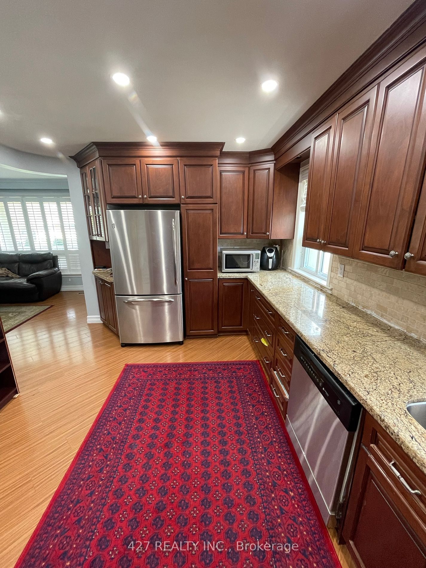 Listing Image 7