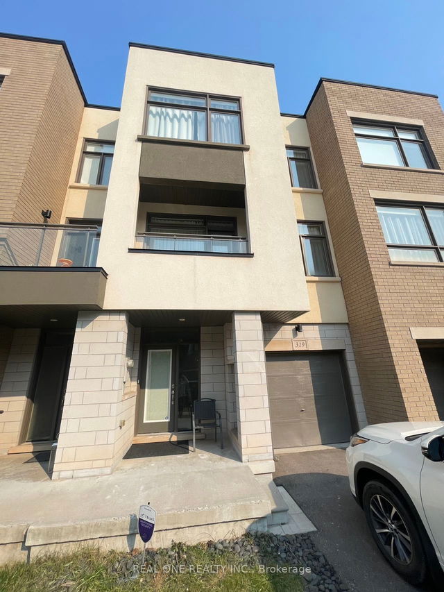 319 Squire Crescent