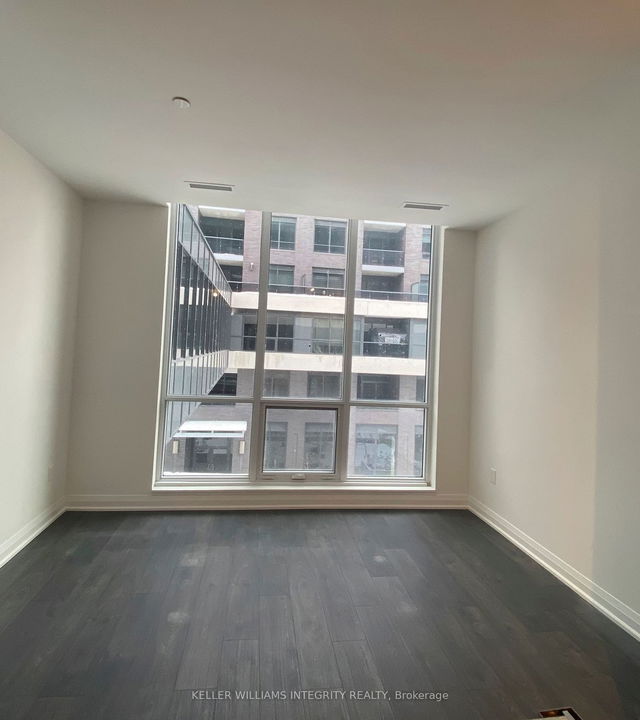 307 - 10 Gibbs Road