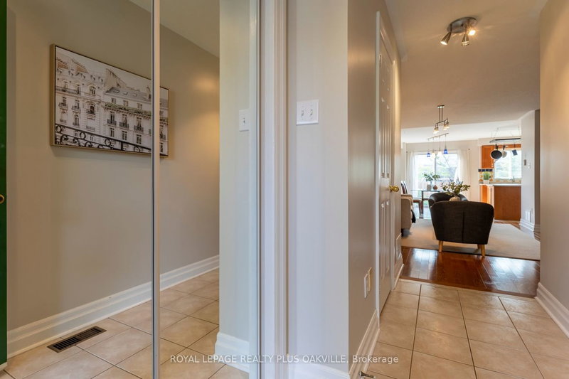 4417 Vallence Dr, Burlington, L7L 6J7 | Image 3