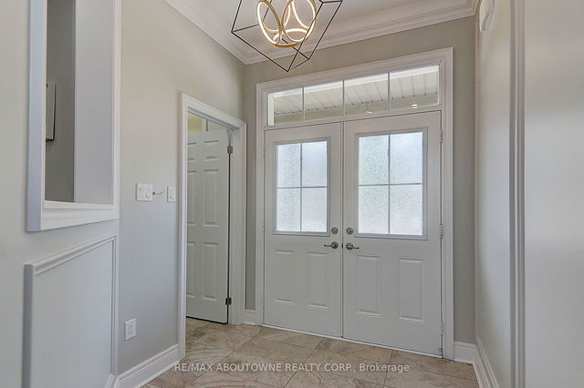 170 Hoey Crescent