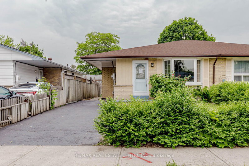39 Seaborn Rd, Brampton, L6V 2B8 | Image 2