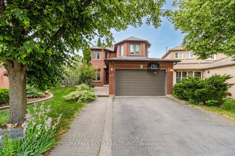 37 Richwood Cres, Brampton, L6X 4K8 | Image 2