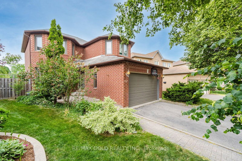 37 Richwood Cres, Brampton, L6X 4K8 | Image 3