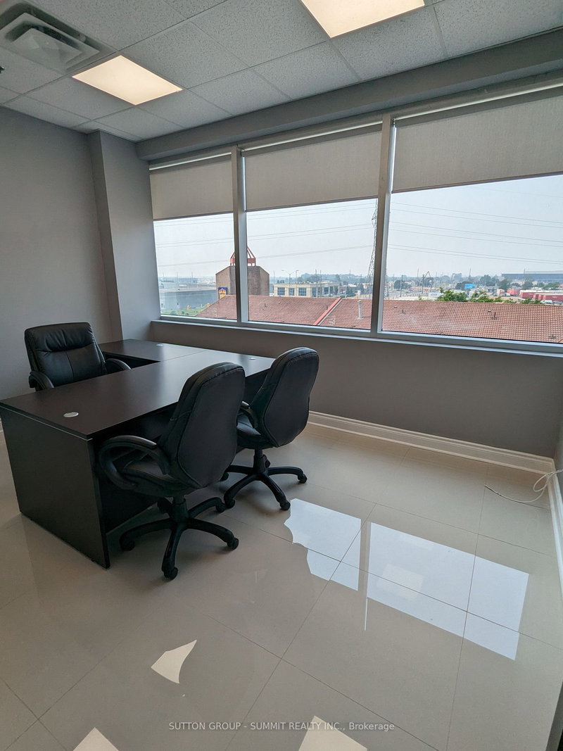 407 - 218 Export Blvd, Mississauga, L5S 1Y4 | Image 2
