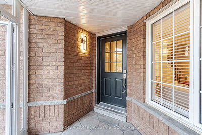 951 Sonoma Court, Mississauga, Ontario image-0-3