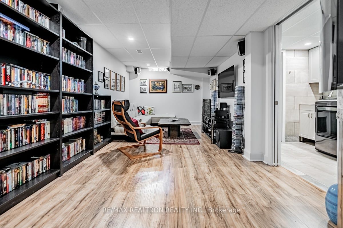 Listing Image 33