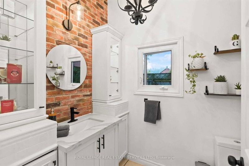 30 Main St N, Milton, L0P 1B0 | Image 3