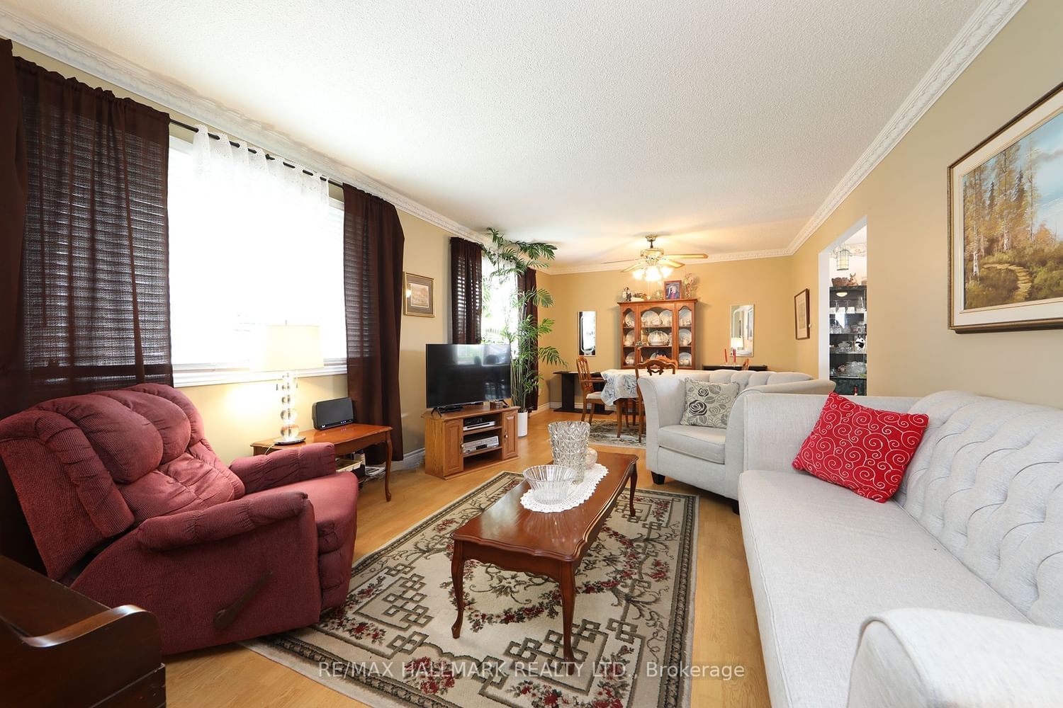Listing Image 4